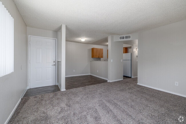 2BR, 1BA - 670SF - Living Room