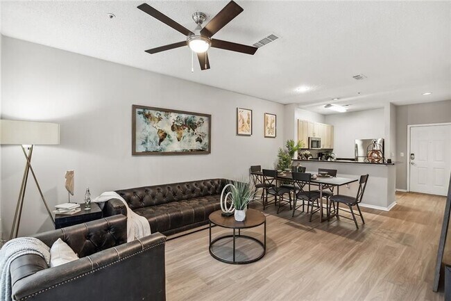 2103 Asbury Square Unidad 3-357