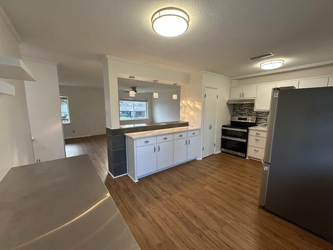 Photo - 8655 Ashcroft Ave