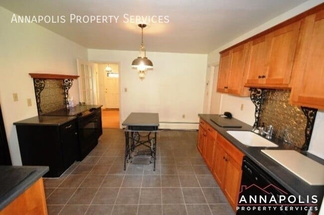 Photo - 208 Avondale Cir