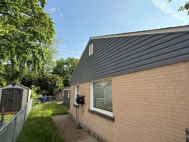 Photo - 2113 Seward St