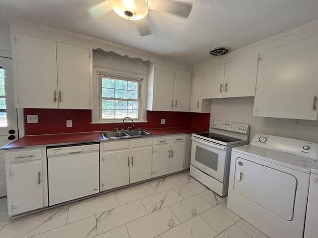 Photo - 203 Oak Leaf Dr