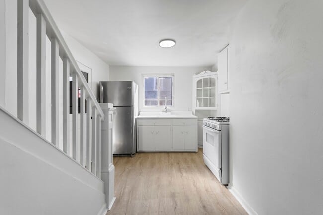 Photo - 117 River Ave Unit Front
