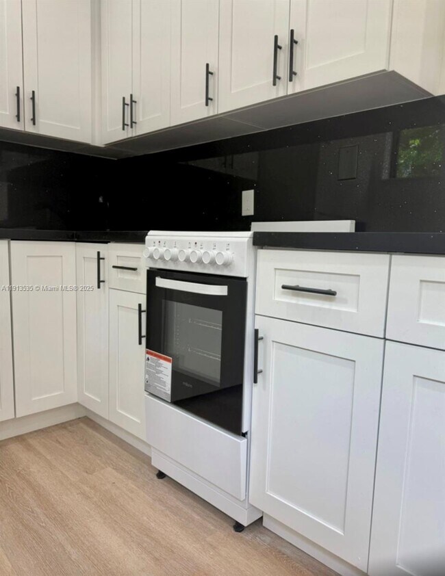 Photo - 7521 NE 2nd Ct Unit 4