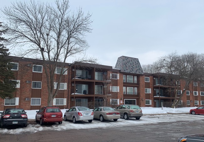 3rd fl 2 bed 2 bath 2 AC'c - 16829 Toronto Ave SE Apartments Unit 303