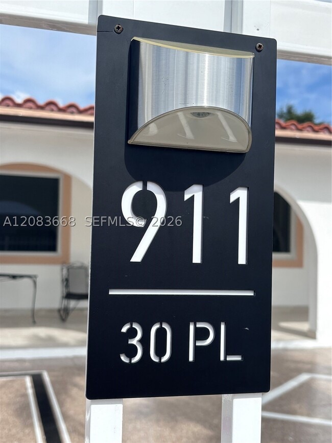 Photo - 911 NW 30th Pl