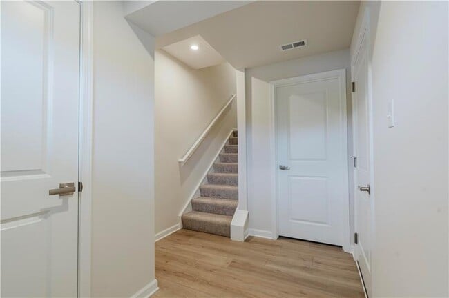 Photo - 157 White Oak Dr