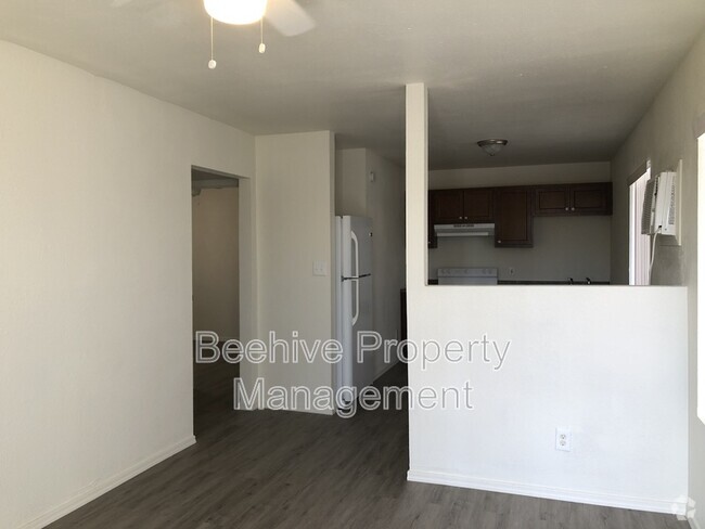 Building Photo - 739 E Pierce St Rental