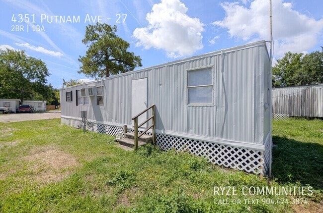 Photo - 4351 Putnam Ave