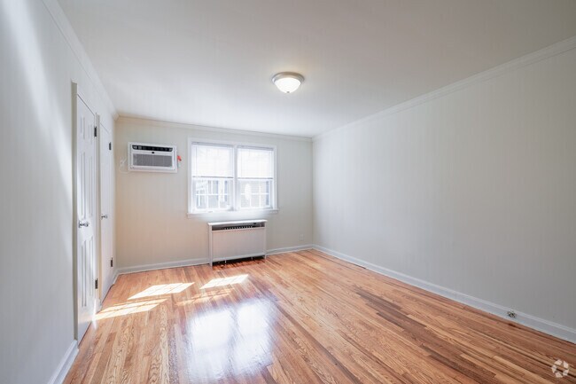 2BR, 1BA Duplex - Bedroom 1