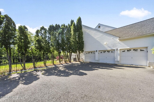 Photo - 14 Heathrow Ct