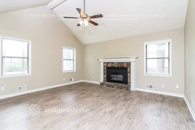 Photo - 813 Emerald Falls