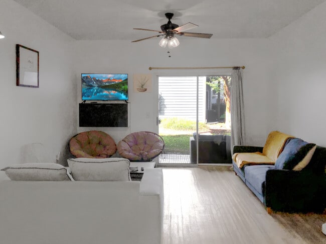 Building Photo - 4220 Wilshire Blvd Unit 102 Rental