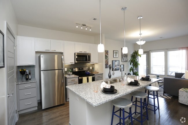 1BR, 1BA - Boulevard/712 SF