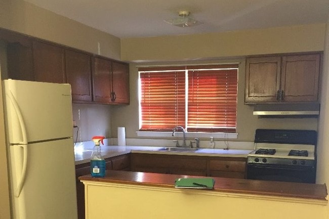 Photo - 38 Woodedge Ave Unit 2