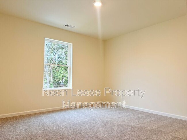 Photo - 402 N Walnut St
