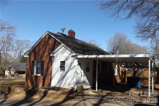 Photo - 1024 8th St NE