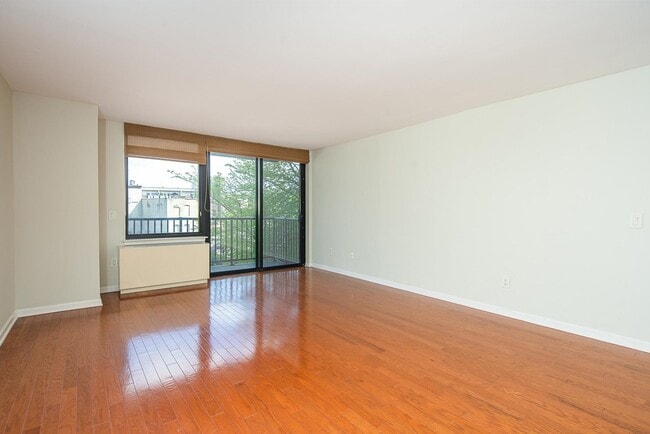 Building Photo - 700 Grove St Unit 4S