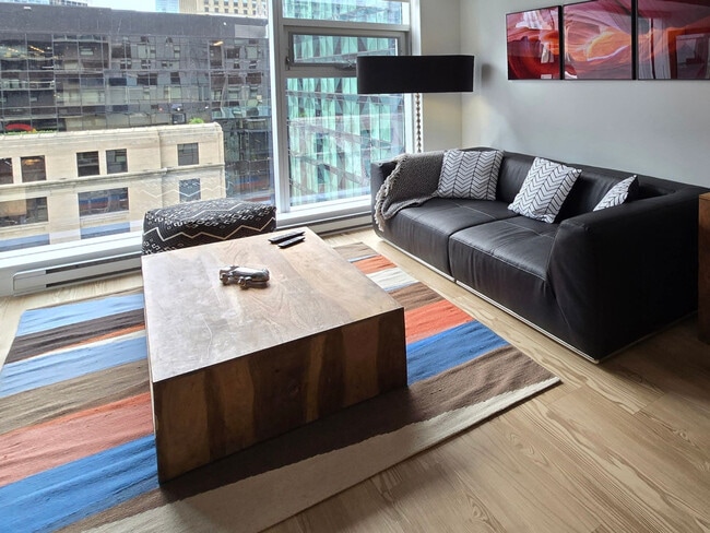 Building Photo - 1020 Rue de Bleury