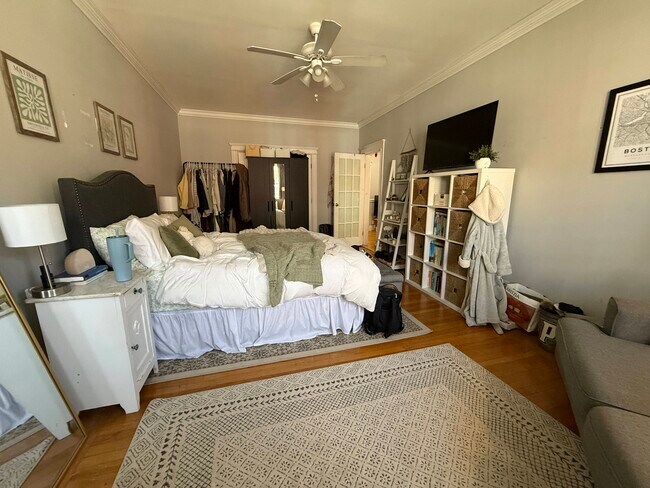 10-12 Greenway Ct
