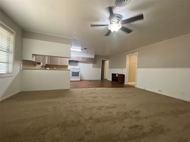 Photo - 802 Mable St