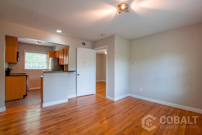 Building Photo - 190 Kirkwood Rd NE Unit B4