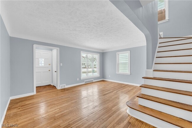 Photo - 5176 Joseph St