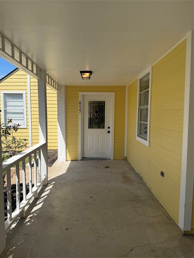 Photo - 615 Texas St