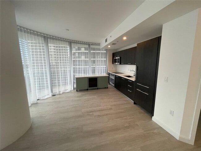 Building Photo - 55 SW 9th St Unit 2701 Rental