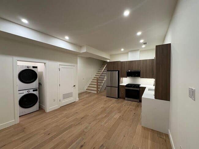 Photo - 92 E 27th St Unidad 2