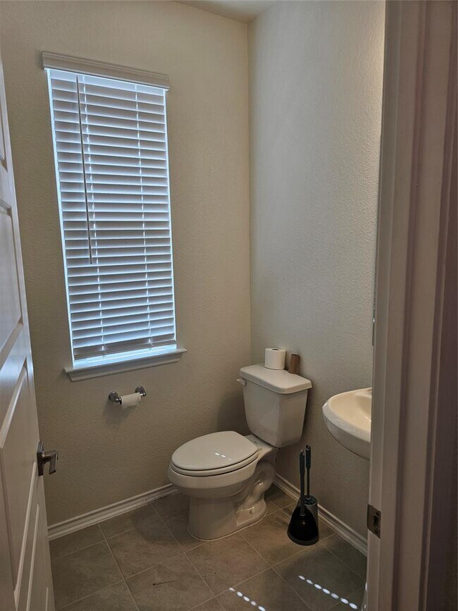 Photo - 210 Summit Dr