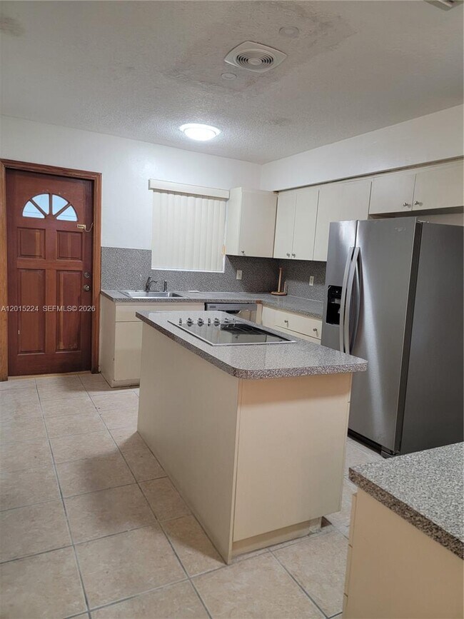 Photo - 6510 SW 20th St Unidad 0