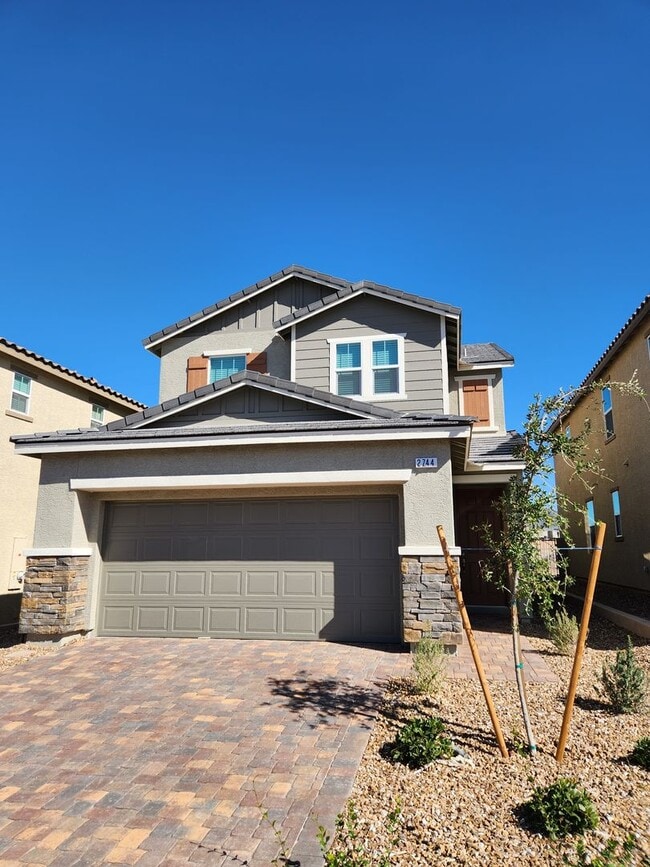 Photo - Modern Family Living on Tricase Street - 3...