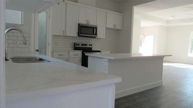 Photo - 401 Deep Woods Ln