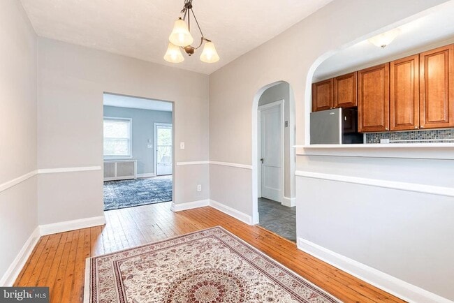 Photo - 1011 W 42nd St