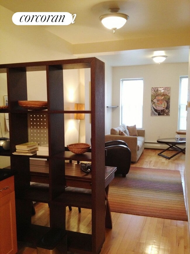 Photo - 678 Union St