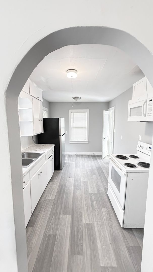 Photo - 2114 S Scott Ave