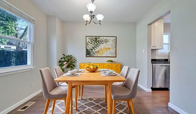 Photo - 4364 Varnum Pl NE