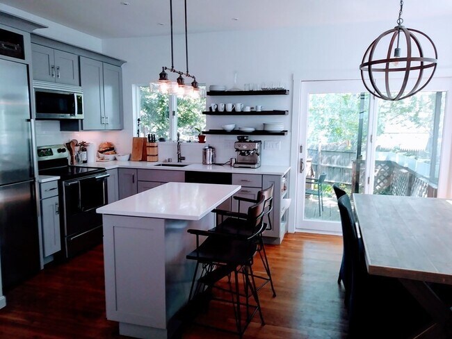 Photo - 147 Cushing St