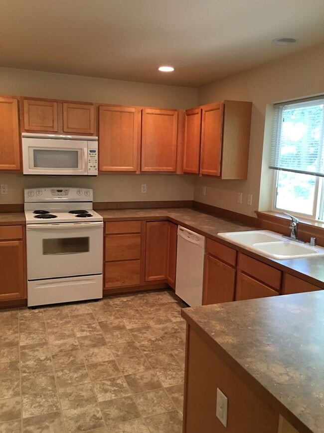 Photo - **$200 MOVE IN CREDIT if move in occurs pr...