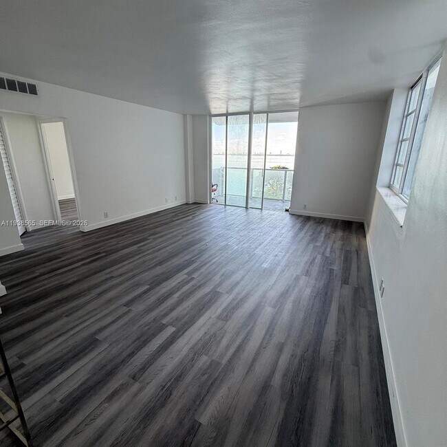 Photo - 3301 NE 5th Ave Unit 704