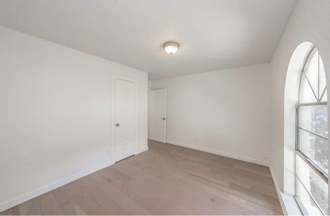 Photo - 3506 S Elm Dr