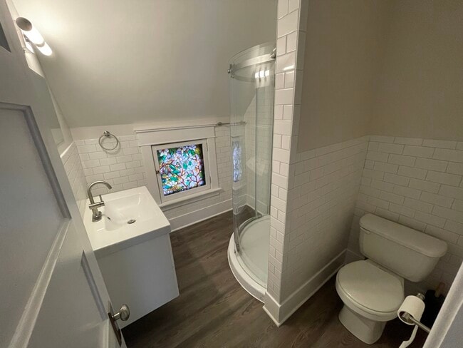 Photo - 2014 Hertel Ave Unit Upper