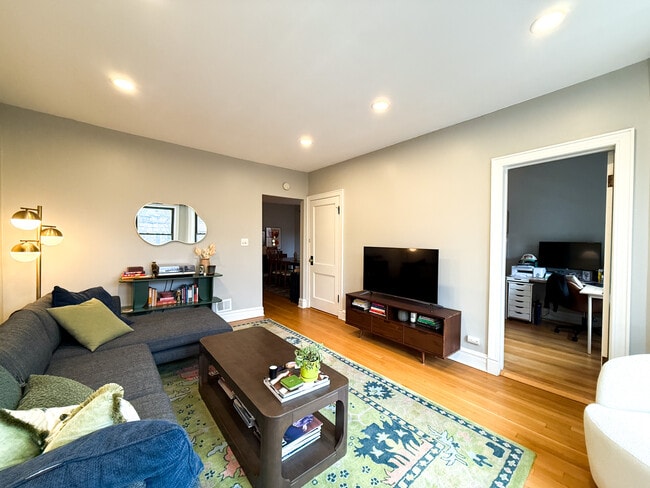 Photo - 3008 W George St Unidad 2