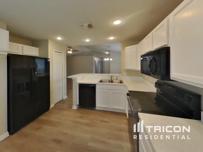 Photo - 6534 Covewood Dr