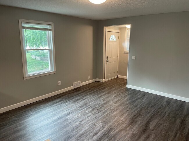 Photo - 3945 Van Nest Ave