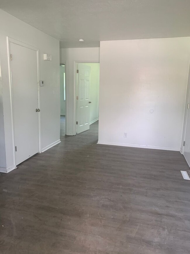 Photo - 2 bedroom 1 bathroom duplex with a Carport