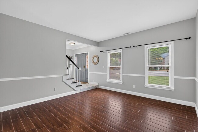 Photo - 898 Gunston Ct