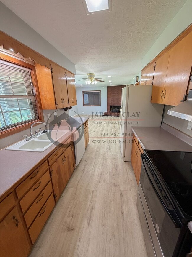 Photo - 3BR Single-Level Home in NE Salem | Tons of Storage!