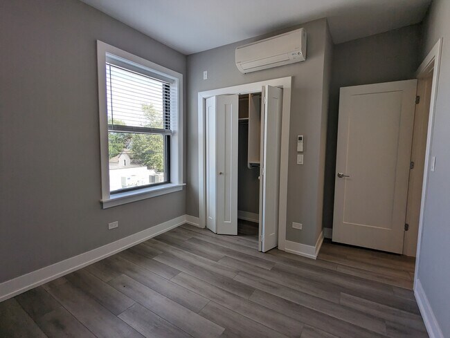 Photo - 3935 N Janssen Ave